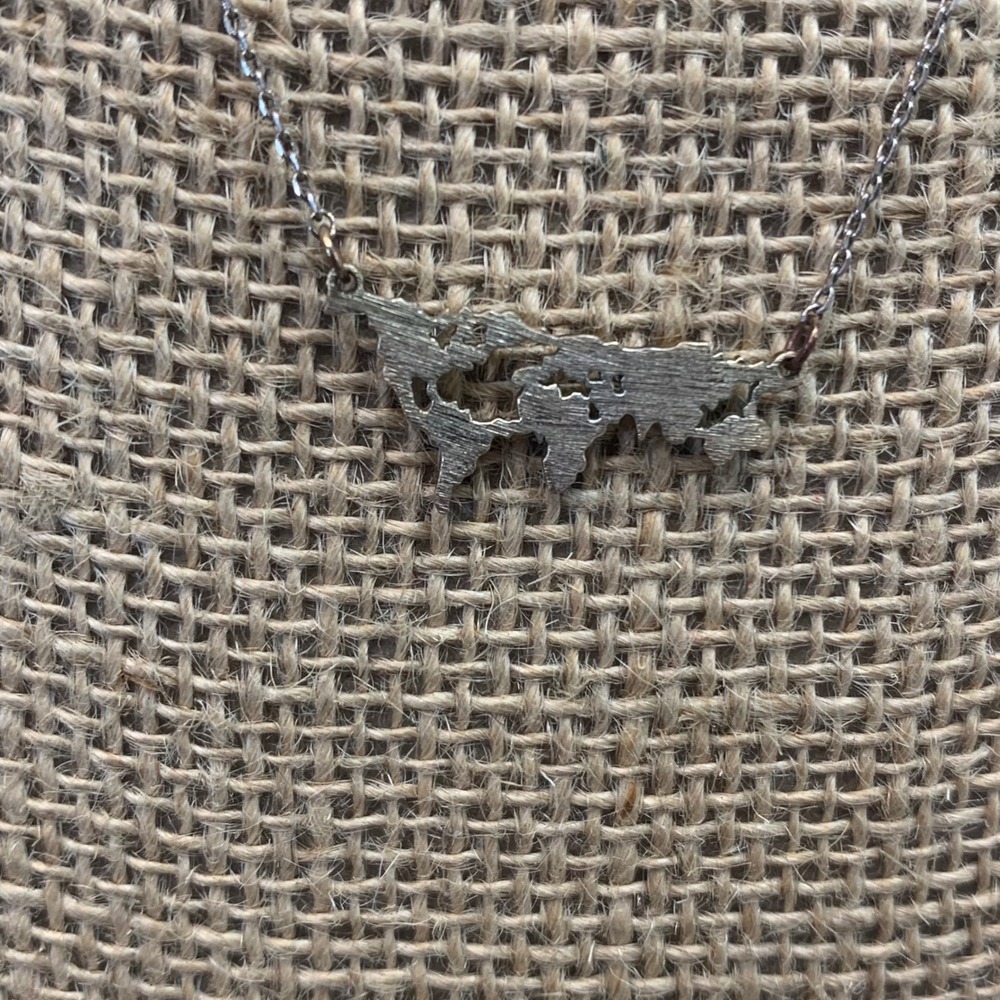 Silver World Map Pendant Necklace Travel Wanderlust Dainty 16 Inch 5575